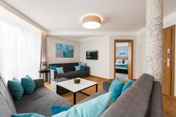 Фото номера One-Bedroom Apartment with Kitchenette and City View Апарт-отели K4 APARTHOTEL KRAKÓW г. Краков 12