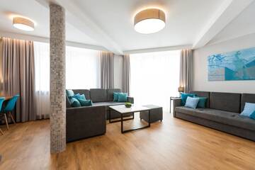 Фото номера One-Bedroom Apartment with Kitchenette and City View Апарт-отели K4 APARTHOTEL KRAKÓW г. Краков 4