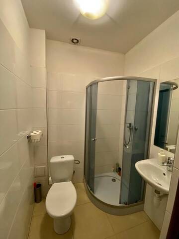 Фото номера Общий шестиместный номер для мужчин и женщин Хостелы Ametyst Apartments &amp; Hostel г. Краков 3