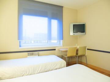 Фото номера Стандартный двухместный номер с 1 односпальной кроватью Отель ibis budget Krakow Bronowice г. Краков 5