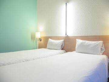 Фото номера Стандартный двухместный номер с 2 отдельными кроватями Отель ibis budget Krakow Bronowice г. Краков 2