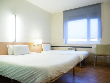 Фото номера Стандартный двухместный номер с 1 односпальной кроватью Отель ibis budget Krakow Bronowice г. Краков 3