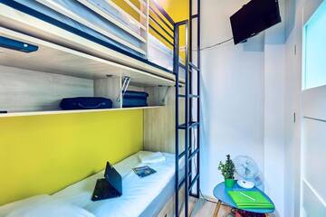 Фото номера Каюта с собственной ванной комнатой, без окна Хостелы Draggo House г. Краков 5