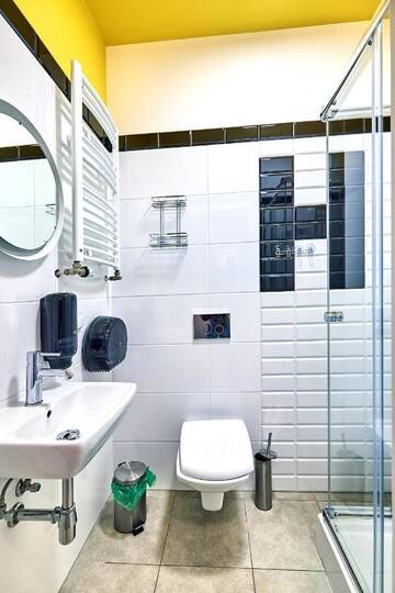 Фото номера Family Room with 2 Private Bathrooms Хостелы Draggo House г. Краков 3