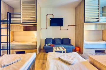Фото номера Family Room with 2 Private Bathrooms Хостелы Draggo House г. Краков 6