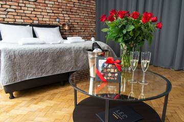 Фото номера Улучшенные апартаменты с гидромассажной ванной Апартаменты Leo Apartments Old Town г. Краков 3