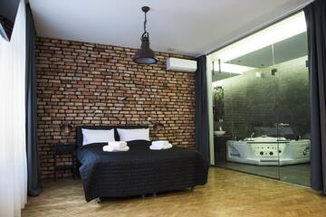 Фото номера Улучшенные апартаменты с гидромассажной ванной Апартаменты Leo Apartments Old Town г. Краков 10