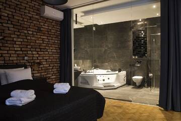 Фото номера Улучшенные апартаменты с гидромассажной ванной Апартаменты Leo Apartments Old Town г. Краков 11