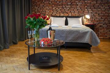 Фото номера Улучшенные апартаменты с гидромассажной ванной Апартаменты Leo Apartments Old Town г. Краков 2