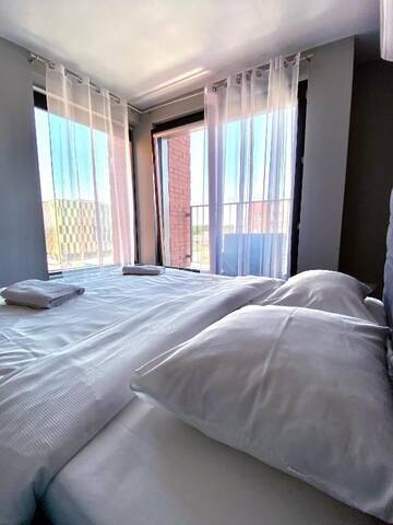 Фото номера Apartment with 2 Bedrooms, balcony and air conditioning- Szlak 50 Street Апартаменты MB Cracow Apartments г. Краков 2