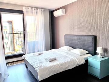 Фото номера Apartment with 2 Bedrooms, balcony and air conditioning- Szlak 50 Street Апартаменты MB Cracow Apartments г. Краков 3