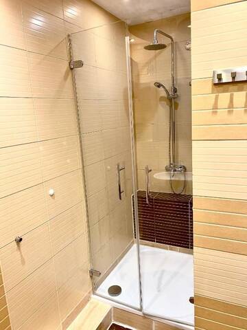 Фото номера Apartment with 3 Bedrooms, balcony and air conditioning - Szlak 50 Street Апартаменты MB Cracow Apartments г. Краков 10
