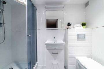 Фото номера Апартаменты с балконом Апарт-отели 2 Nights Apartments г. Краков 9