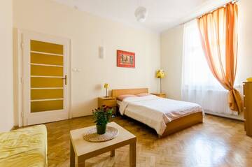 Фото номера Апартаменты с балконом Апартаменты Fantasia Apartments г. Краков 2