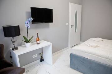 Фото номера Апартаменты с 3 спальнями Апартаменты Elegant City Center Zyblikiewicza 14 г. Краков 60