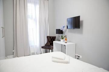 Фото номера Апартаменты с 3 спальнями Апартаменты Elegant City Center Zyblikiewicza 14 г. Краков 20