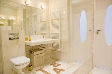 Фото номера Апартаменты с 3 спальнями Апартаменты Elegant City Center Zyblikiewicza 14 г. Краков 84
