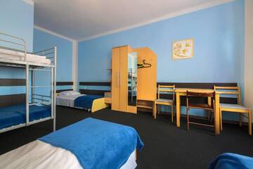 Фото номера Пятиместный номер с общей ванной комнатой Хостелы Red Carpet Hostel г. Краков 6