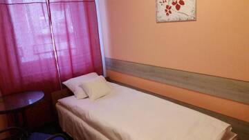 Фото номера Одноместный номер с общей ванной комнатой Хостелы Red Carpet Hostel г. Краков 6