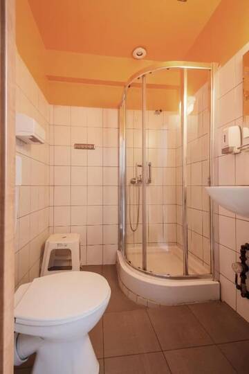 Фото номера Одноместный номер с общей ванной комнатой Хостелы Red Carpet Hostel г. Краков 7