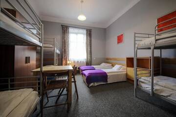 Фото номера Семейный номер с общей ванной комнатой Хостелы Red Carpet Hostel г. Краков 5