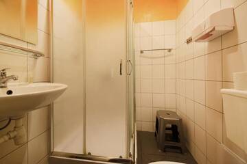 Фото номера Семейный номер с общей ванной комнатой Хостелы Red Carpet Hostel г. Краков 6