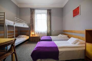 Фото номера Семейный номер с общей ванной комнатой Хостелы Red Carpet Hostel г. Краков 2