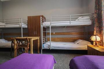Фото номера Семейный номер с общей ванной комнатой Хостелы Red Carpet Hostel г. Краков 3