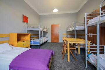 Фото номера Семейный номер с общей ванной комнатой Хостелы Red Carpet Hostel г. Краков 4