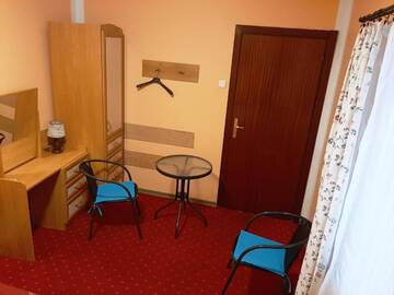 Фото номера Номер с кроватью размера «king-size» Хостелы Red Carpet Hostel г. Краков 5