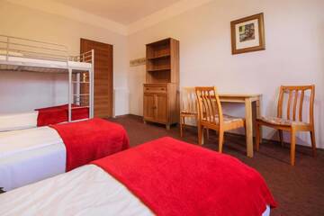 Фото номера Пятиместный номер с общей ванной комнатой Хостелы Red Carpet Hostel г. Краков 2