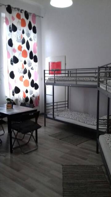 Фото номера Кровать в общем 6-местном номере для мужчин и женщин Хостелы Art Hostel г. Краков 9