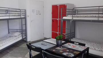 Фото номера Общий шестиместный номер для мужчин и женщин Хостелы Art Hostel г. Краков 3