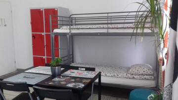 Фото номера Кровать в общем 6-местном номере для мужчин и женщин Хостелы Art Hostel г. Краков 5