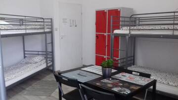 Фото номера Кровать в общем 6-местном номере для мужчин и женщин Хостелы Art Hostel г. Краков 6