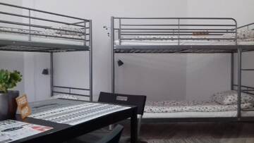 Фото номера Кровать в общем 6-местном номере для мужчин и женщин Хостелы Art Hostel г. Краков 2