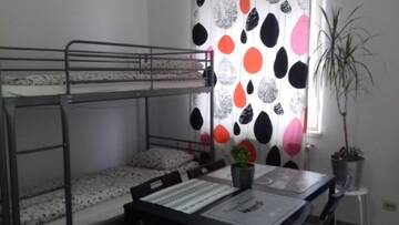 Фото номера Общий шестиместный номер для мужчин и женщин Хостелы Art Hostel г. Краков 2