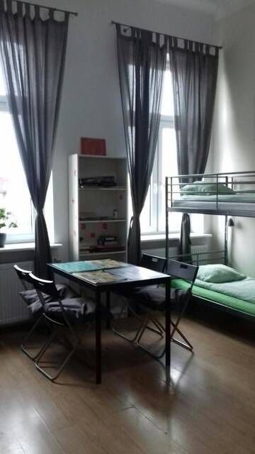 Фото номера Кровать в общем 6-местном номере для мужчин и женщин Хостелы Art Hostel г. Краков 4