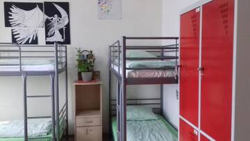 Фото номера Общий шестиместный номер для мужчин и женщин Хостелы Art Hostel г. Краков 6