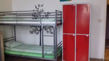 Фото номера Общий шестиместный номер для мужчин и женщин Хостелы Art Hostel г. Краков 4