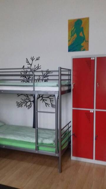 Фото номера Кровать в общем 6-местном номере для мужчин и женщин Хостелы Art Hostel г. Краков 6