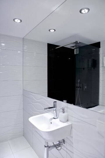 Фото номера Апартаменты с балконом Апартаменты Elegant Studio Bonerowska г. Краков 29