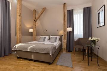 Фото номера Улучшенный двухместный номер с 1 кроватью Отель Grottger Luxury Boutique Hotel City г. Краков 3