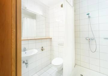 Фото номера Двухместный номер с 2 отдельными кроватями и собственной ванной комнатой Гостевой дом Dom Turystyczny Indigo г. Краков 14