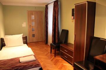 Фото номера Трехместный номер с основными удобствами Хостелы Hostel Biały Dom г. Краков 5
