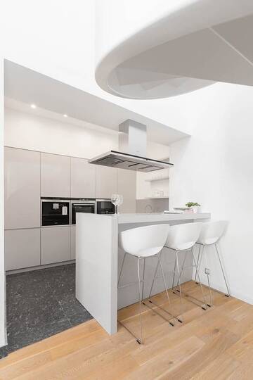 Фото номера Роскошные апартаменты с 3 спальнями и балконом Апартаменты Mint Luxury Apartments at the Main Square г. Краков 5