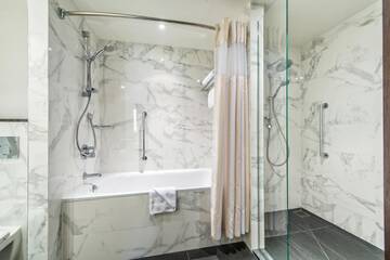 Фото номера Люкс с 1 спальней и кроватью размера «king-size» Отель Hilton Garden Inn Krakow Airport г. Краков 3