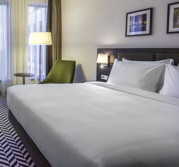 Фото номера Номер с кроватью размера «king-size» Отель Hilton Garden Inn Krakow Airport г. Краков 7