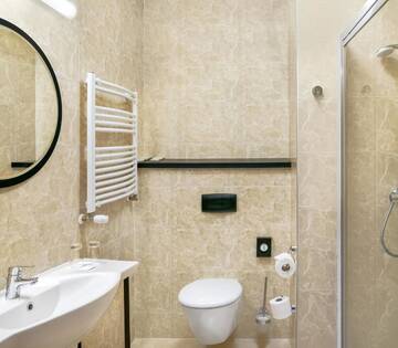 Фото номера Классический номер с кроватью размера «king-size» Отель Metropolo by Golden Tulip Krakow г. Краков 4