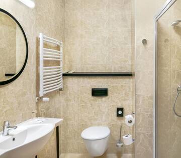 Фото номера Классический номер с кроватью размера «king-size» Отель Metropolo by Golden Tulip Krakow г. Краков 7